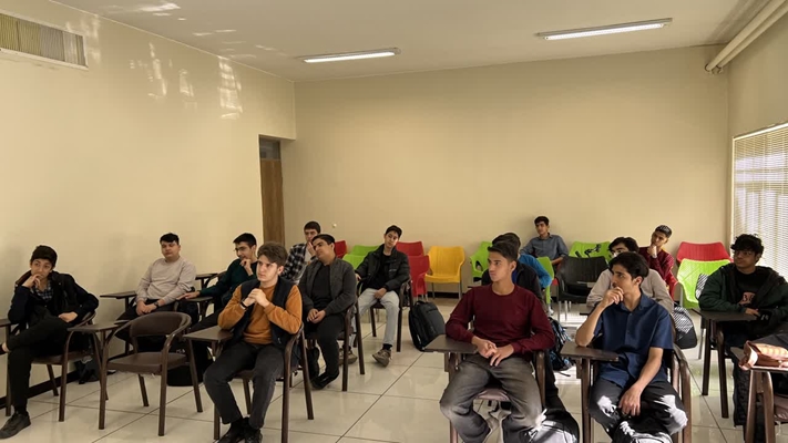 بازدید هنرجویان هنرستان میرزا از مرکز نوآوری صنایع سرگرمی دانشگاه اصفهان